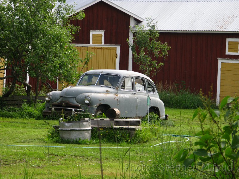 Bennas2010-5983.jpg - A very old car near the church. Must have memories for the owner if he decided not to dump it away.